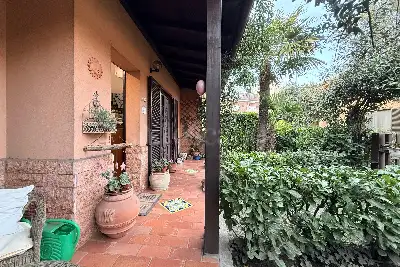 Villino a Schiera in vendita, Largo Rovedine, Opera