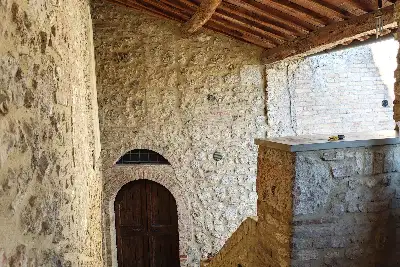 Casale in vendita, Strada di  Barigiano, Sovicille