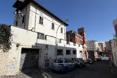 Palazzo in vendita, Via Casalmonferrato, Roma