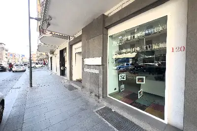 Negozio in vendita, Via Martiri d'Ungheria, Scafati