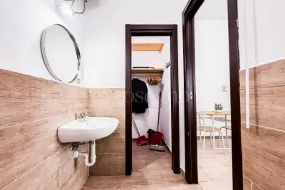 Magazzino in vendita, Via Brigata Sassari 11a, Olbia
