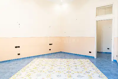 Casa in vendita, Via Maddaloni, Napoli