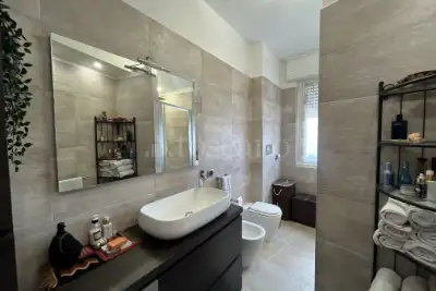 Casa in vendita, Via Lorenteggio, Milano
