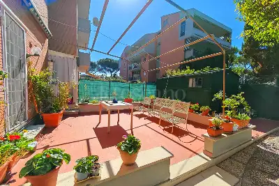 Casa in vendita, Via Teognide, Roma