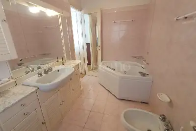 Casa in vendita, Via Valdagno, Roma