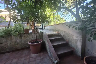 Villino a Schiera in vendita, Via delle Fonti, Prato