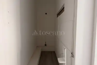 Negozio in affitto, Via Adige, Siracusa