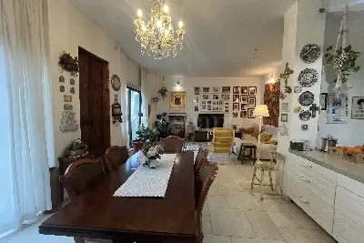 Casa in vendita, Via Angelo Bisi, Milano