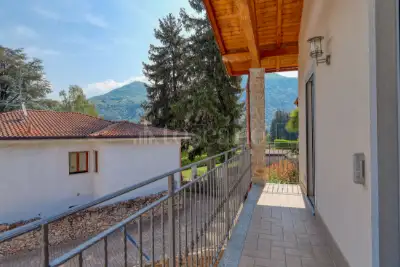 Villa Bifamiliare in vendita, Viale Ernesto Thomas, Brusimpiano
