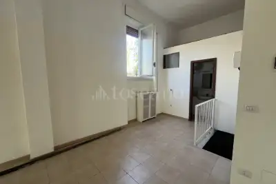 Negozio in affitto, Viale Legioni Romane, Milano