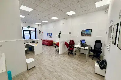 Negozio in vendita, Via Vittorio Veneto, Nettuno