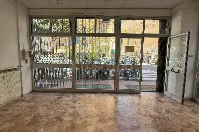 Negozio in vendita, Via di Santa Zita, Genova