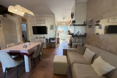 Villino a Schiera in vendita, Viale Paride, Ardea