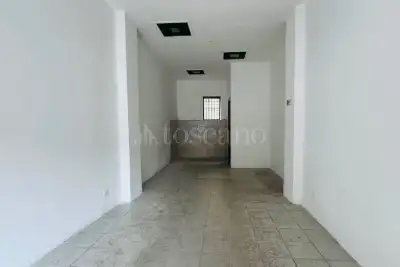 Negozio in affitto, Via Giosuè Carducci, Avellino