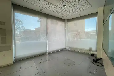 Negozio in vendita, Piazza Andrea Schiavone, Milano