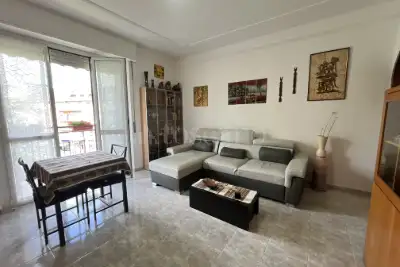 Casa in vendita, Via Lorenteggio, Milano
