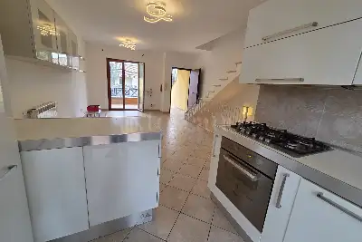 Villa Plurifamiliare in vendita, Via Volta Mantovana, Roma