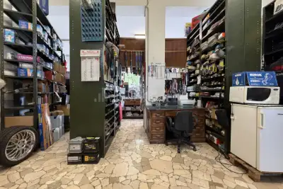 Negozio in vendita, Largo Giambellino, Milano