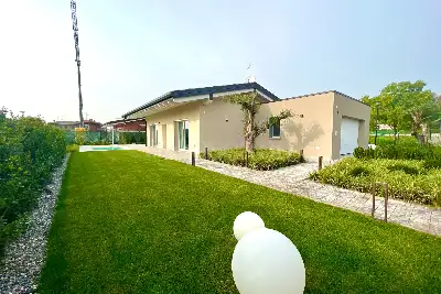 Villa in vendita, Via Montebello, Lonato del Garda