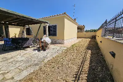 Villa in vendita, Via Rumenia , Pomezia