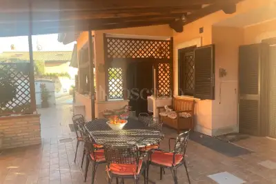Casa Indipendente in vendita, Via Afrodite, Pomezia