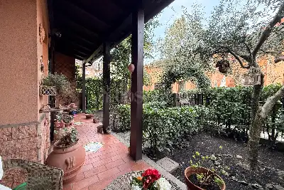 Villino a Schiera in vendita, Largo Rovedine, Opera