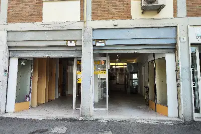Negozio in affitto, Via Damiano Macaluso, Roma