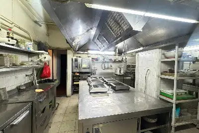 Attività Commerciale in vendita, Via Garibaldi, Bologna