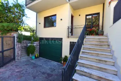 Villa Plurifamiliare in vendita, Via Stesicoro, Roma