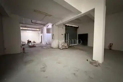 Magazzino in vendita, Via Arturo Graf, Palermo