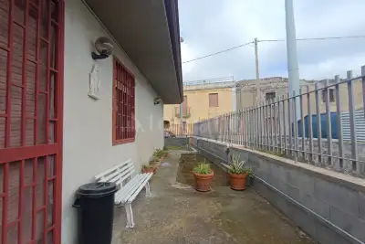 Casa Indipendente in vendita, Via Montello, San Giovanni la Punta
