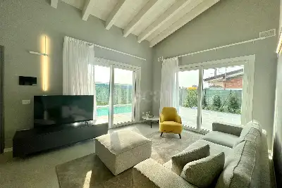 Villa in vendita, Via Montebello, Lonato del Garda