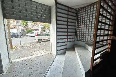 Negozio in vendita, Via Fonteiana, Roma