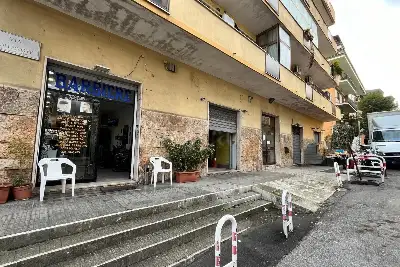 Negozio in affitto, Via Collegiove, Roma