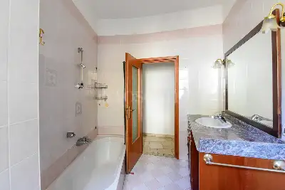 Casa in vendita, Via Vecchia Regina, Laglio