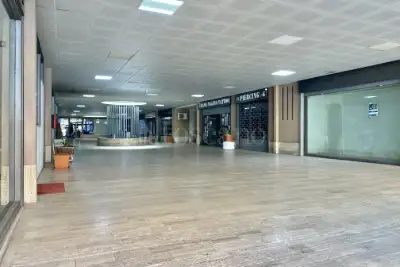 Negozio in vendita, Via Catania, Messina