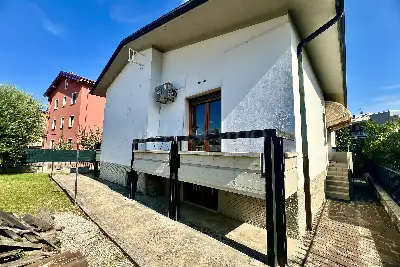 Villa in vendita, Via Pratomaggiore , Desenzano del Garda