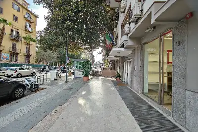 Negozio in vendita, Via Emanuele Notarbartolo, Palermo