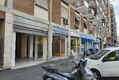 Negozio in affitto, Via Damiano Macaluso, Roma