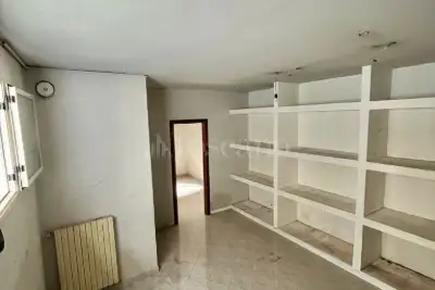 Negozio in affitto, Via Re Manfredi, Atripalda