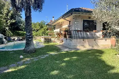 Villa in vendita, Via Torcegno, Roma