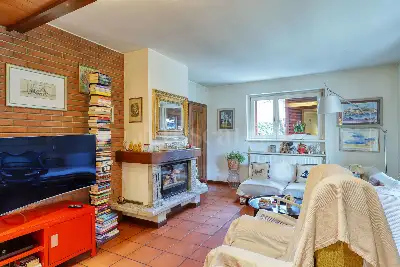 Villa in vendita, Via Luigi Pirandello, Besano