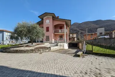 Villa in vendita, Via F. Petrarca, Sarezzo