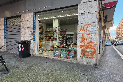Negozio in vendita, Via Attio Labeone, Roma