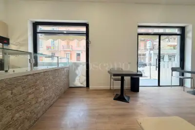 Negozio in vendita, Via Volvinio, Milano