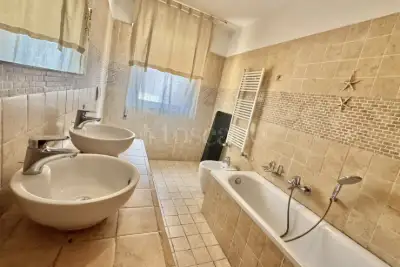 Casa in vendita, Via Vitaliano Rotellini, Roma