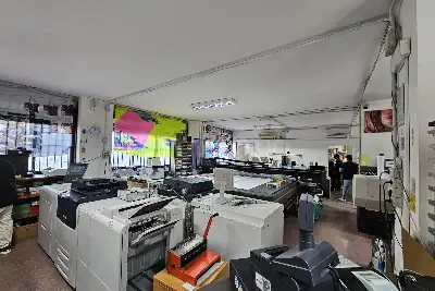 Negozio in vendita, Latina V.le Le Corbusier 175, Latina