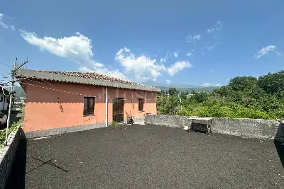 Casa Indipendente in vendita, Via Riggio, Zafferana Etnea