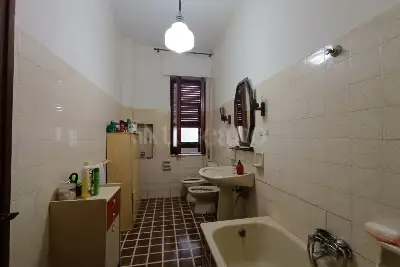 Casa in vendita, San Giovanni La Punta, Via Buscemi, salone doppio, cucina abitabile, tre camere, servizio, lavanderia., San Giovanni la Punta