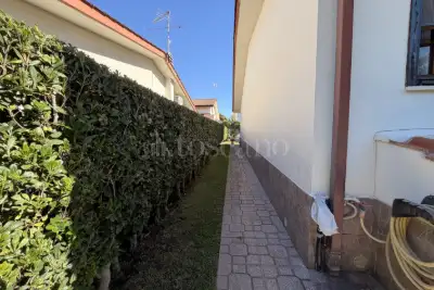 Casa Indipendente in vendita, Viale Corona Australe, Ardea